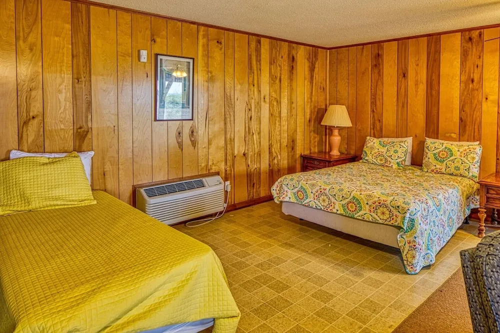 Oceanside - 4 Br Home