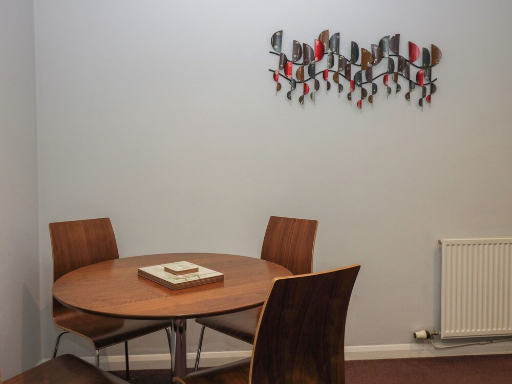 Apartment 6