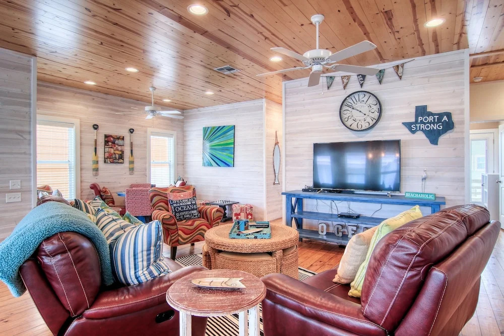 Beach Buzz 4 Bedrooms 3 Bathrooms Home