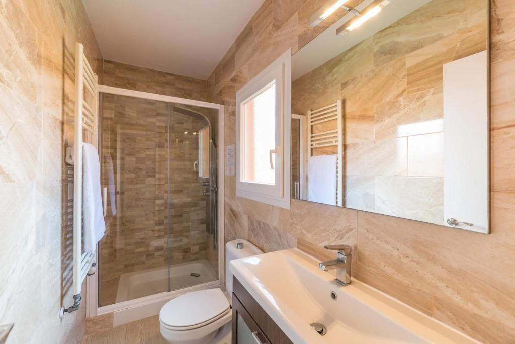 Gemma in L'Escala with 4 bedrooms and 3 bathrooms