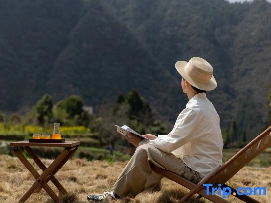Yuezhu｜Peak Clouds & Arcadian Courtyard.Avatar Mountains ,3-min walk to the  Zhangjiajie Forest Park