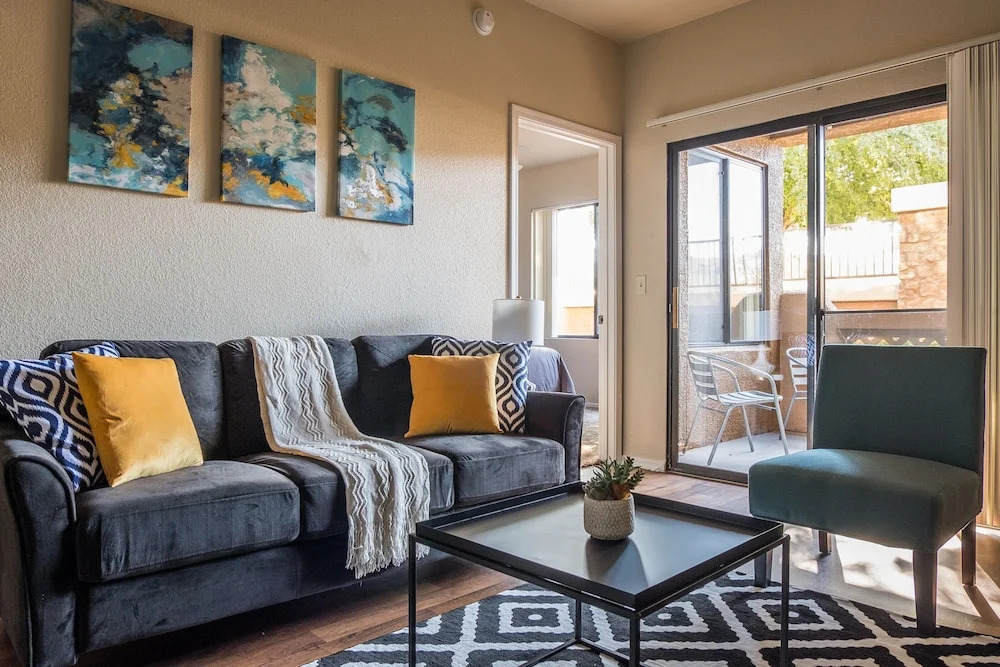 1 BR Apt with Parking by Frontdesk