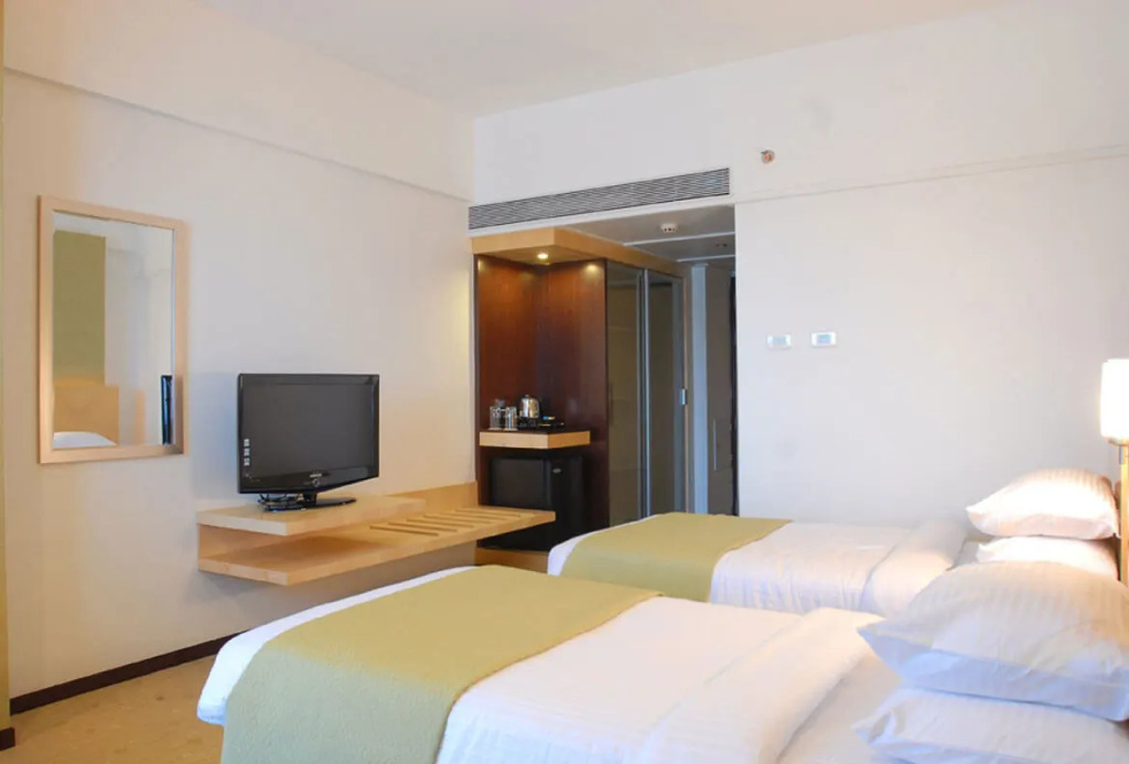 Peninsula Grand