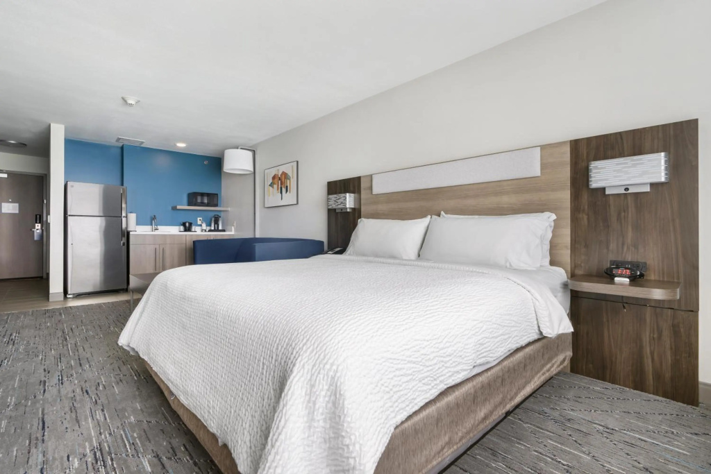 Holiday Inn Express Hotel & Suites Peru - Lasalle Area by IHG
