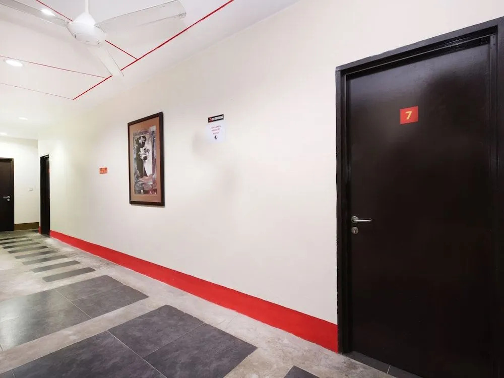 OYO 712 Hotel Corridor
