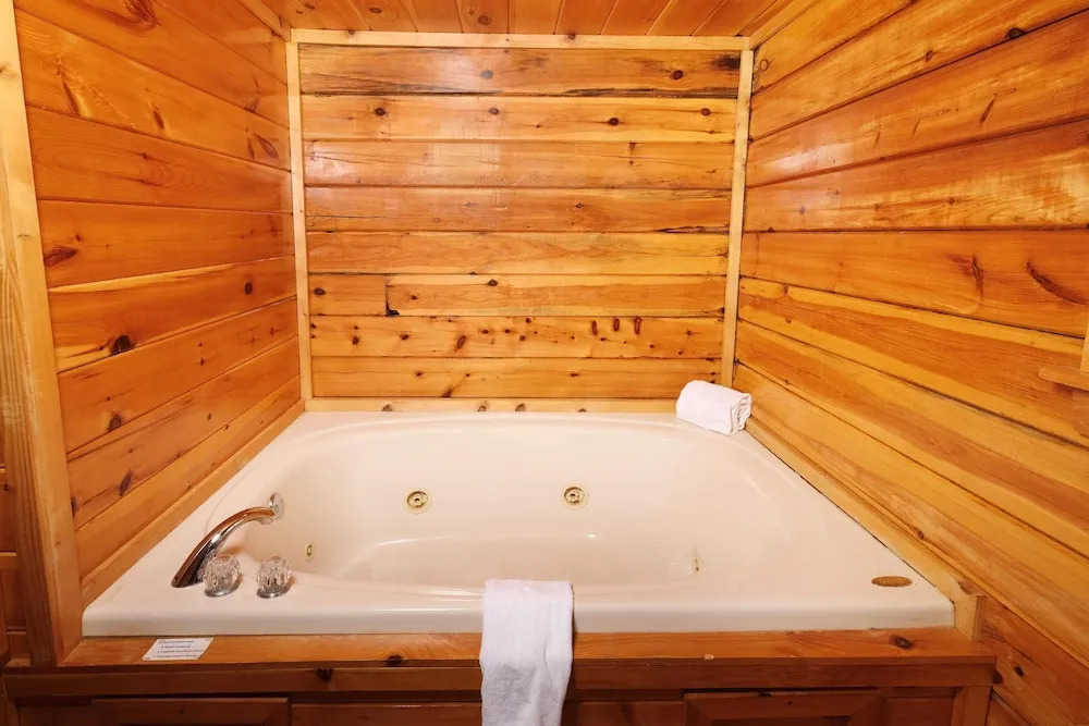 Smoky Treehouse Lodge #614