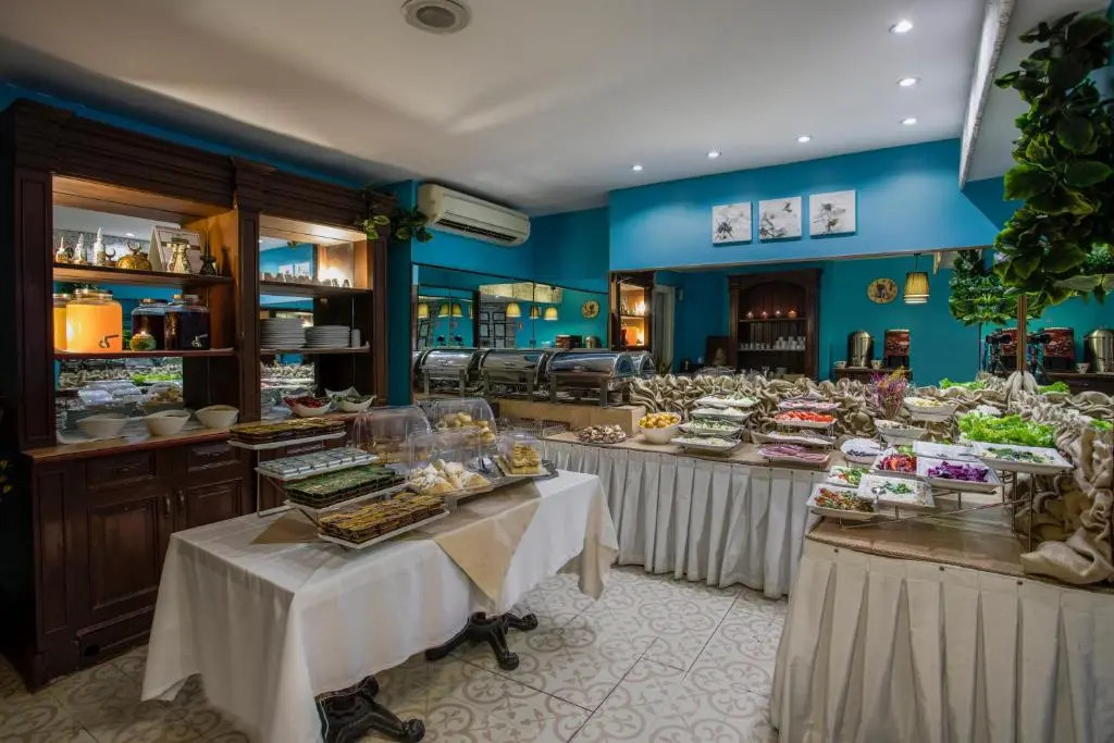 Raymond Blue Hotel