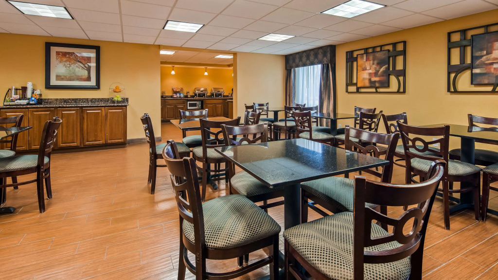 Best Western Plus Parkway Hotel