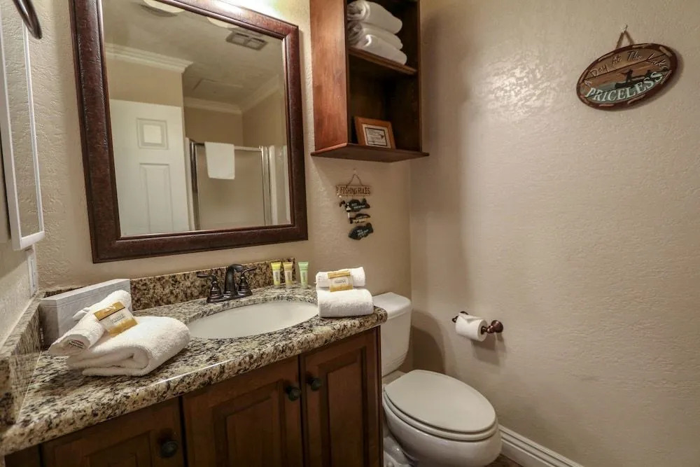 Horizons 4 165 Updated Condo, Walk to Town, On Shuttle Route to Lodges by RedAwning