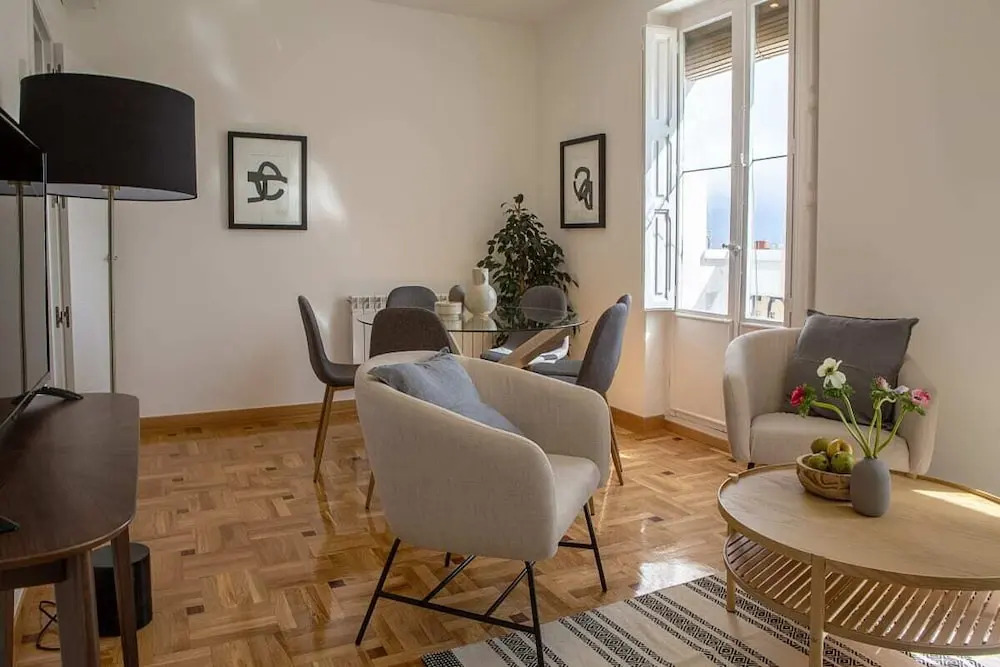 Beautiful 4 Bed 2 Bath Apt in Salamanca
