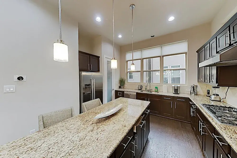 Washington Corridor All-suite W/ Gourmet Kitchen 3 Bedroom Townhouse
