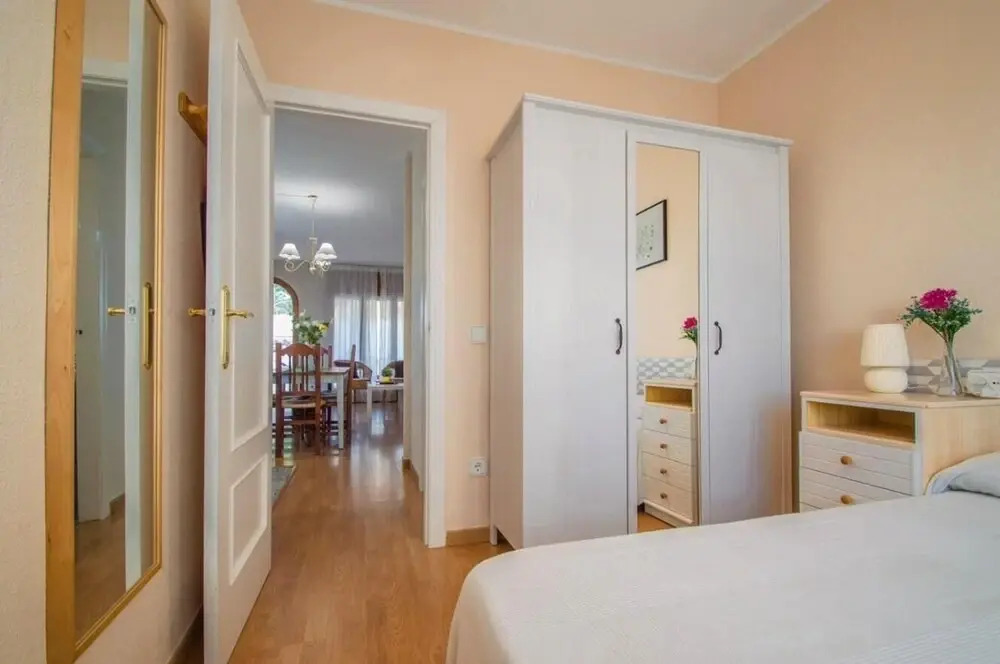 Nice Home see French Title
