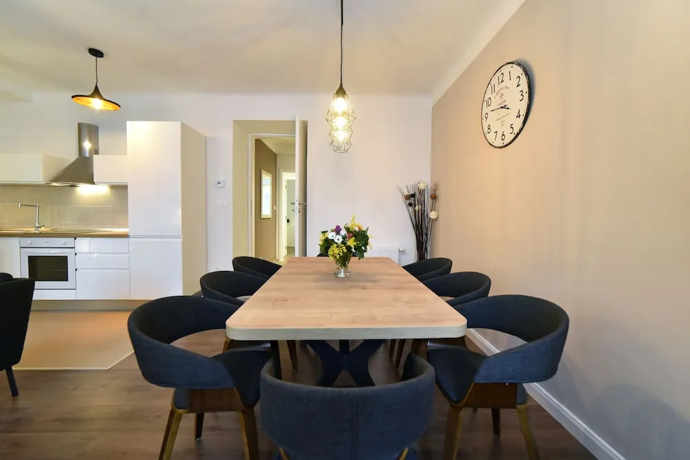 Premium Central Apartment & Room