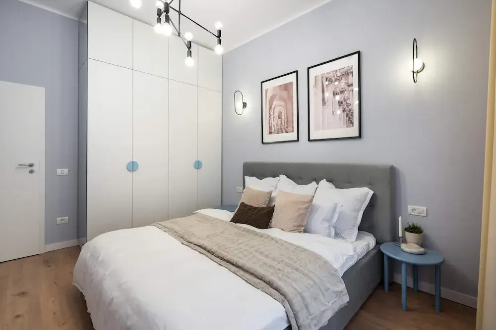 Contemporary Aparthotel 2-BR Flats Near Old Town Quiet & Serene