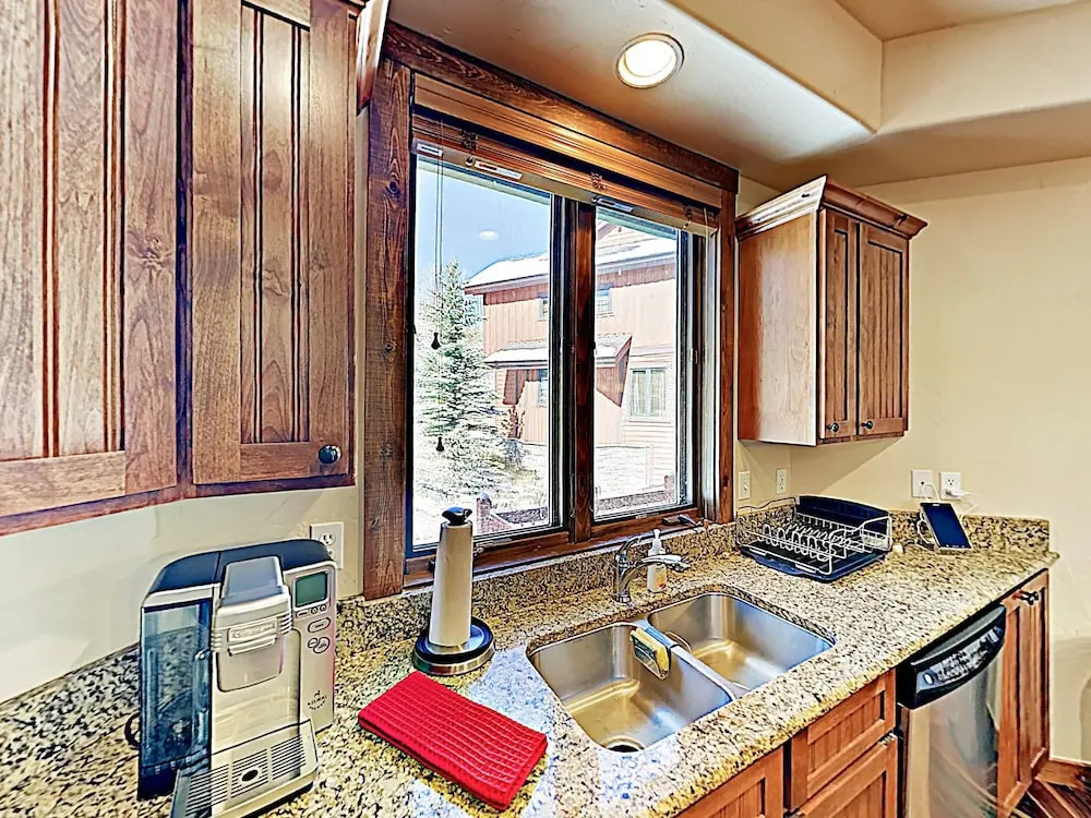 New Listing! Stylish Townhome W/ Private Hot Tub 3 Bedroom Townhouse