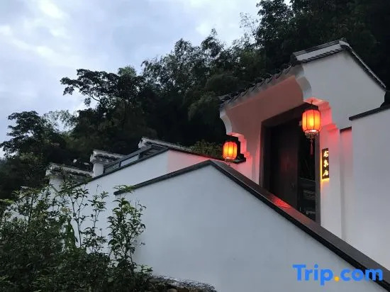 Yunjishan Hotspring Holiday Village