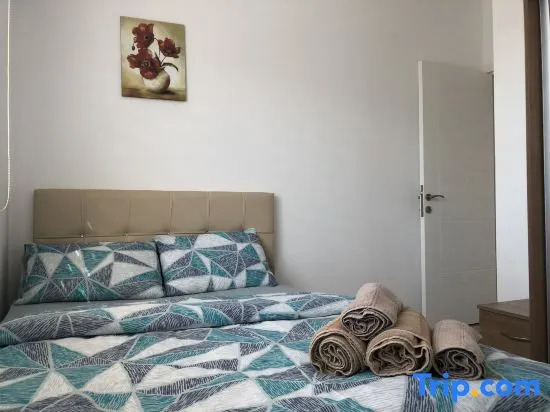 Kyrenia City Center. Mountain View. Easy Access.