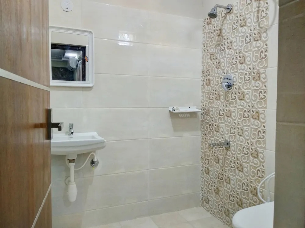 OYO 10521 GCK Suites