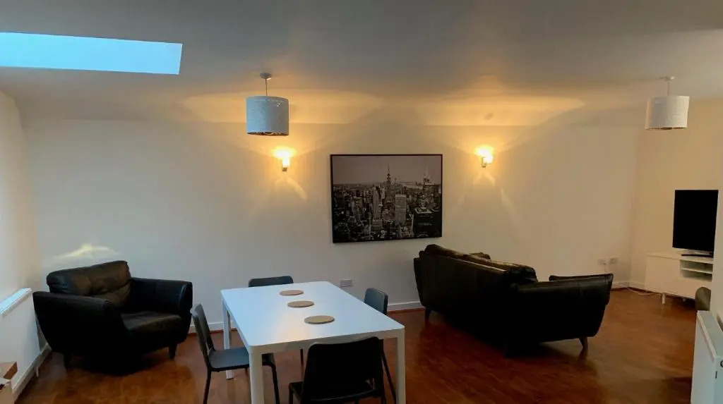 Stunning large 3 bedroom Penthouse Apartment