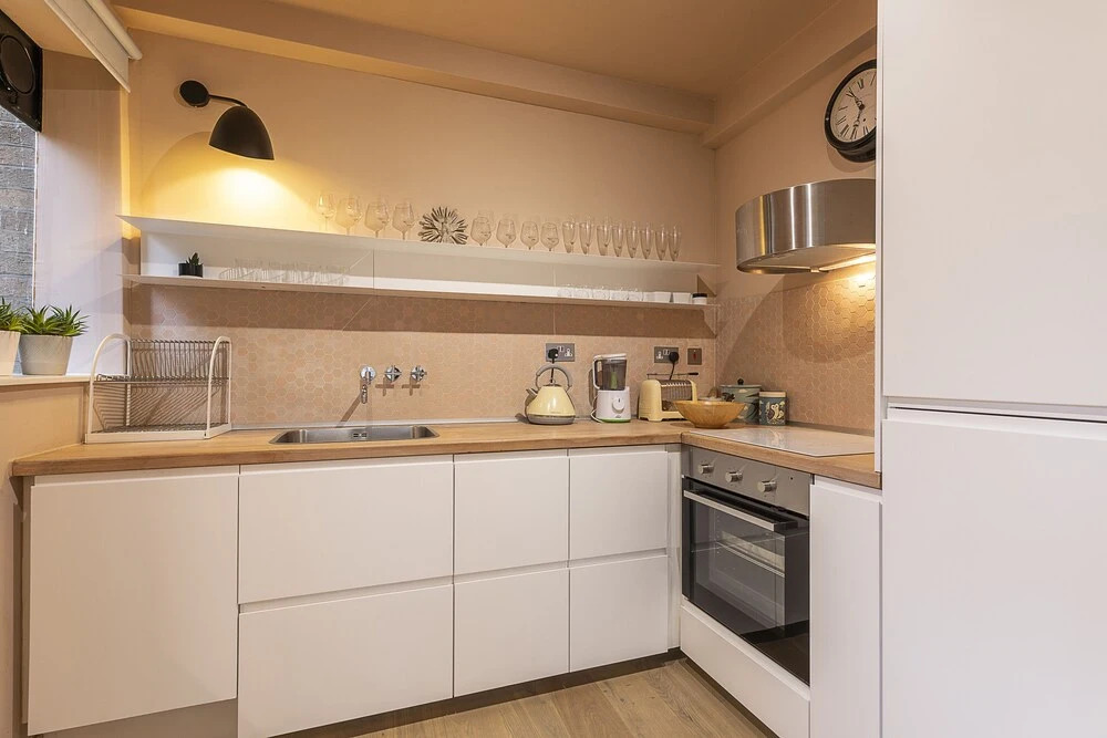 Modern 2BR flat minutes from Kensington Gardens