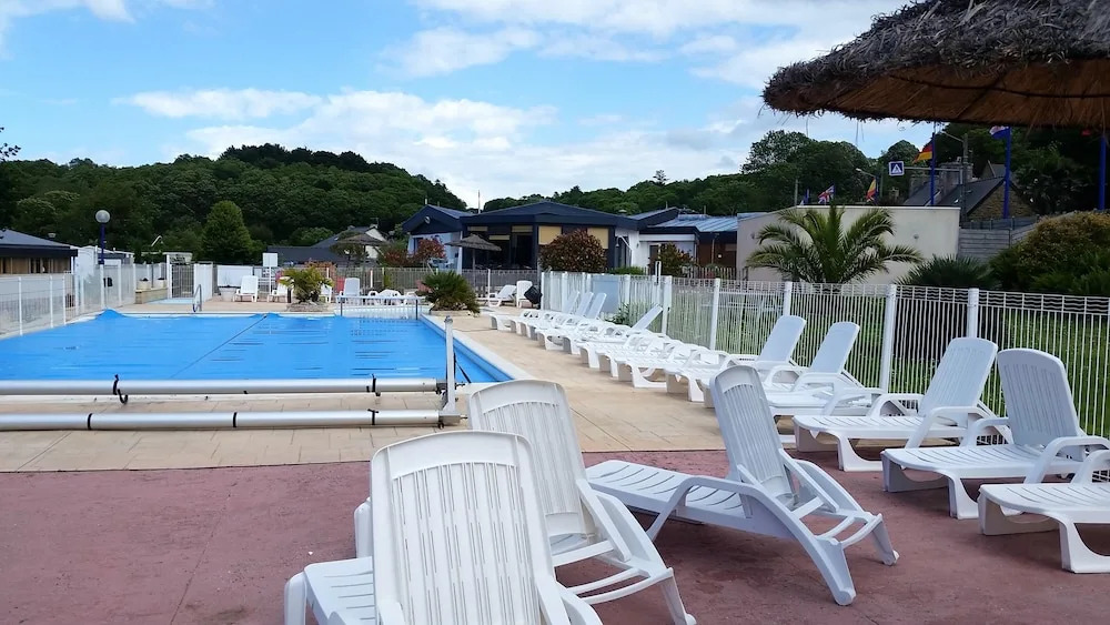 Bungalow With 2 Bedrooms in Louannec, With Shared Pool, Furnished Garden and Wifi