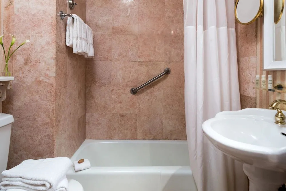 Chateau Inn and Suites