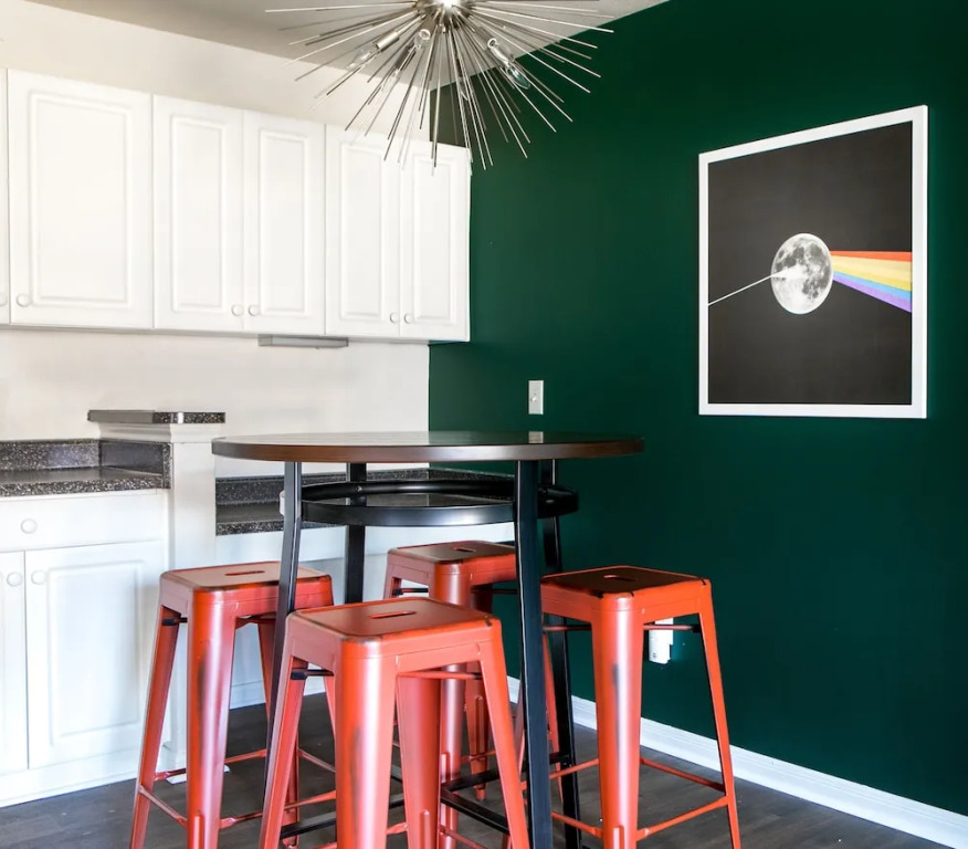 WanderJaunt - Oak Hill Apartment
