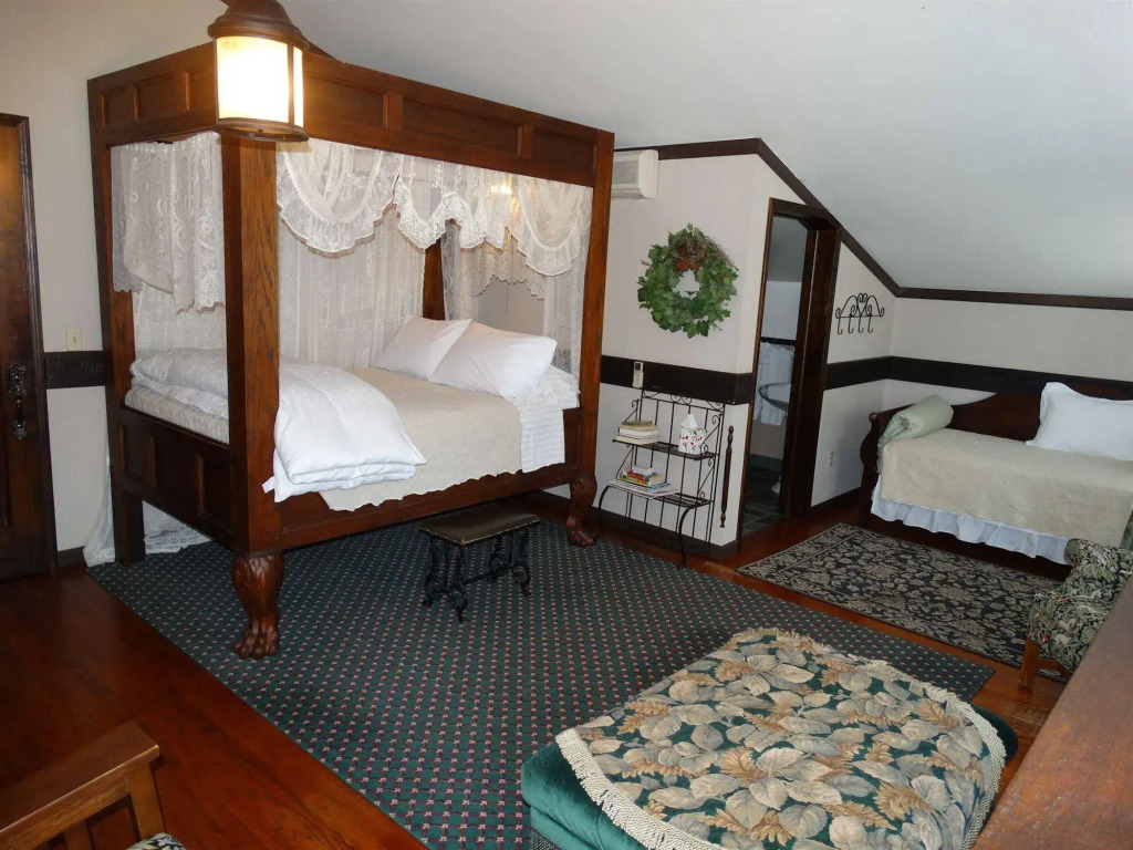 Stone Chalet Bed & Breakfast Inn