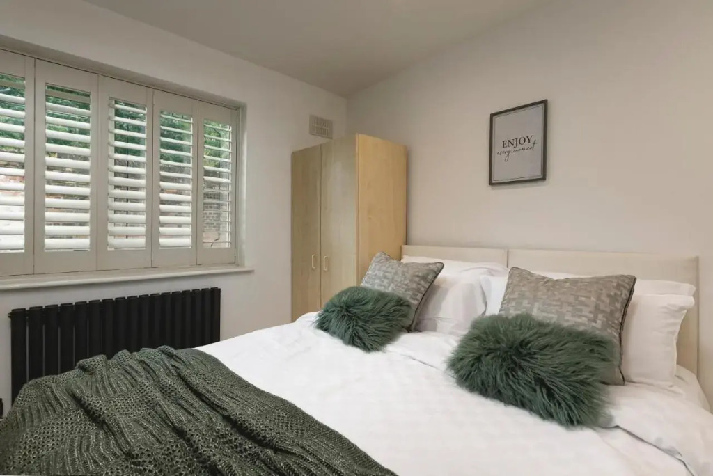 Just 20 Mins From Buckingham Palace!
