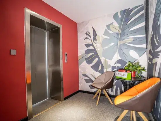 Xinmeng Fashion Hotel (Xingyue Times Square, Xinhua Road)