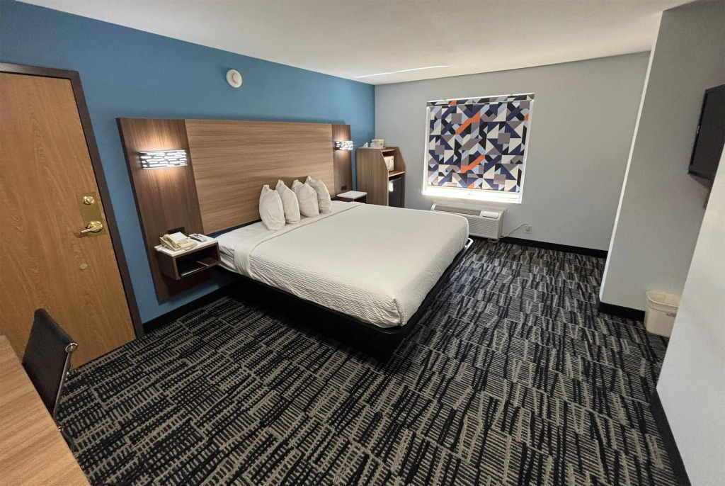 Jacksonville Inn & Suites