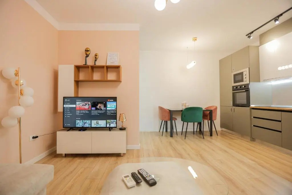 Miku Apartment-Spectacular 1BD At Komuna e Parisit