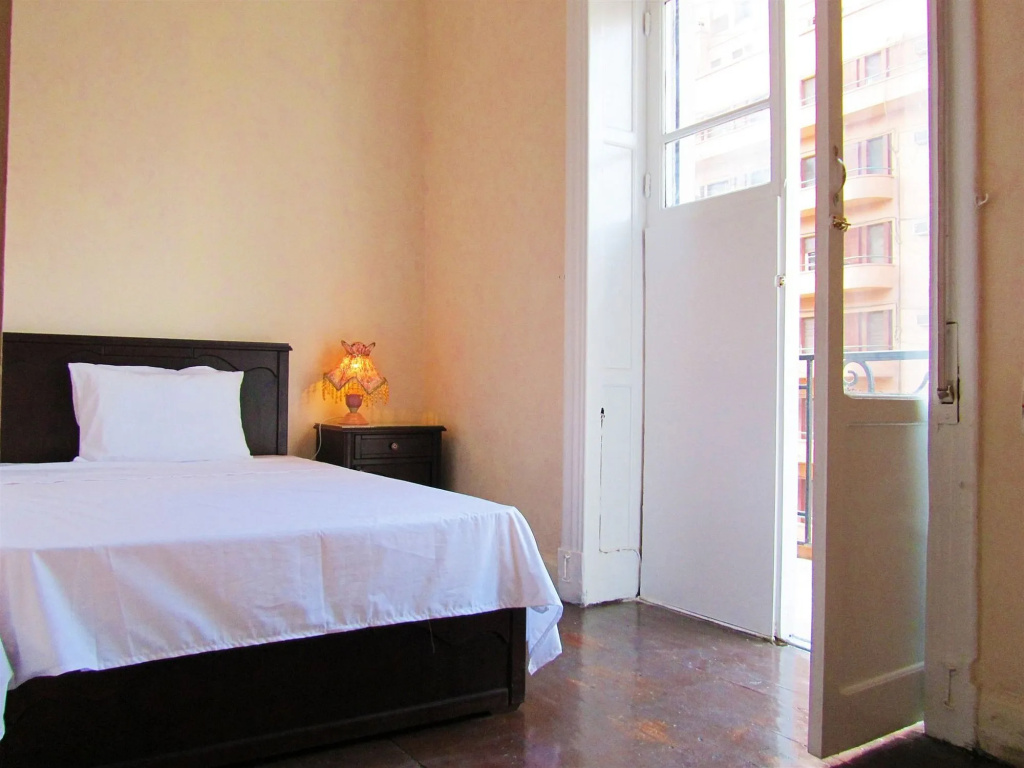 Travelers House Hostel