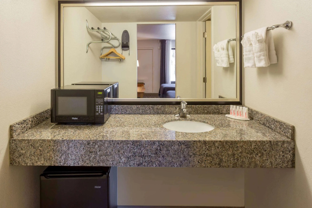 Howard Johnson Scottsdale