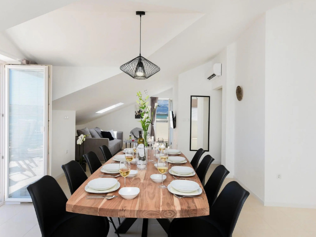 Modern villa in Nin by the sea