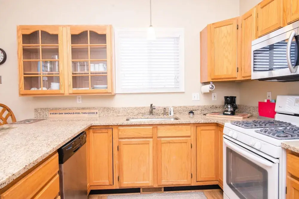 Charming Ogden Town Home, 25 Min To Snowbasin Ski Resort 3 Bedroom Duplex by Redawning
