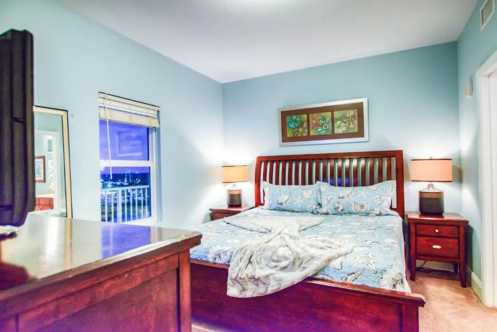 11 TH FLOOR In Laketown Wharf 1 BD, 2 Bathroom with Amazing Amenities, 1114!