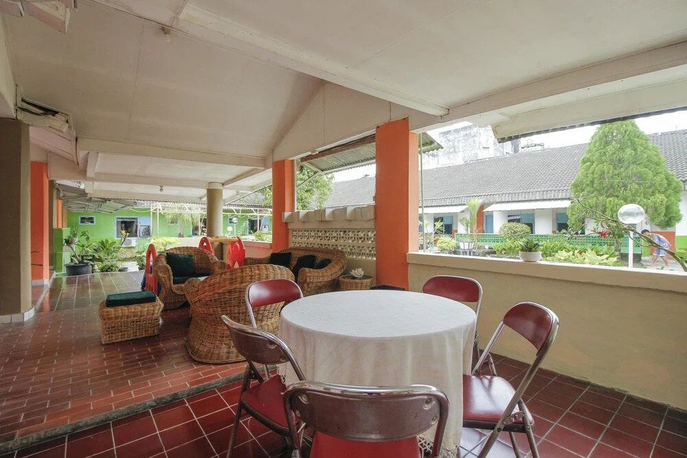 RedDoorz near Pelabuhan Tanjung Pandan Belitung