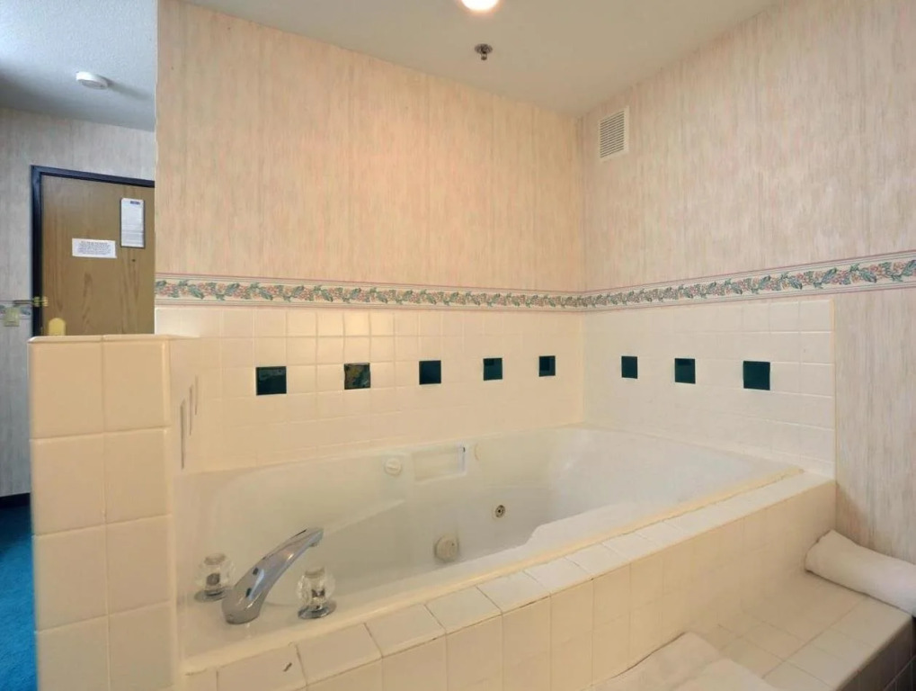 Americas Best Value Inn & Suites-Forest Grove/Hillsboro