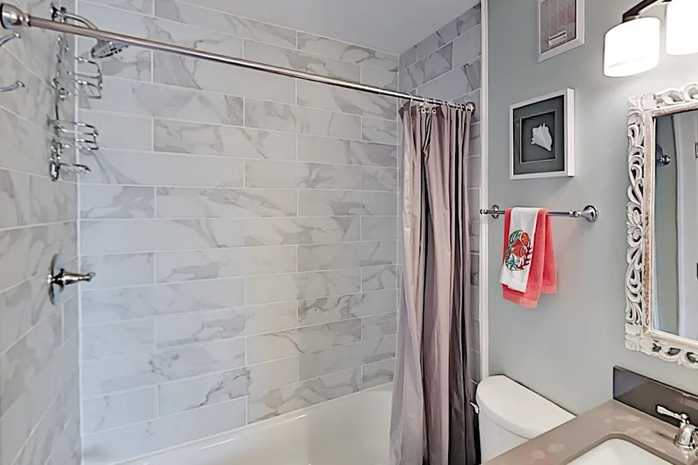 Stylish W/ Pools, Tennis - Steps To Sand 2 Bedroom Condo