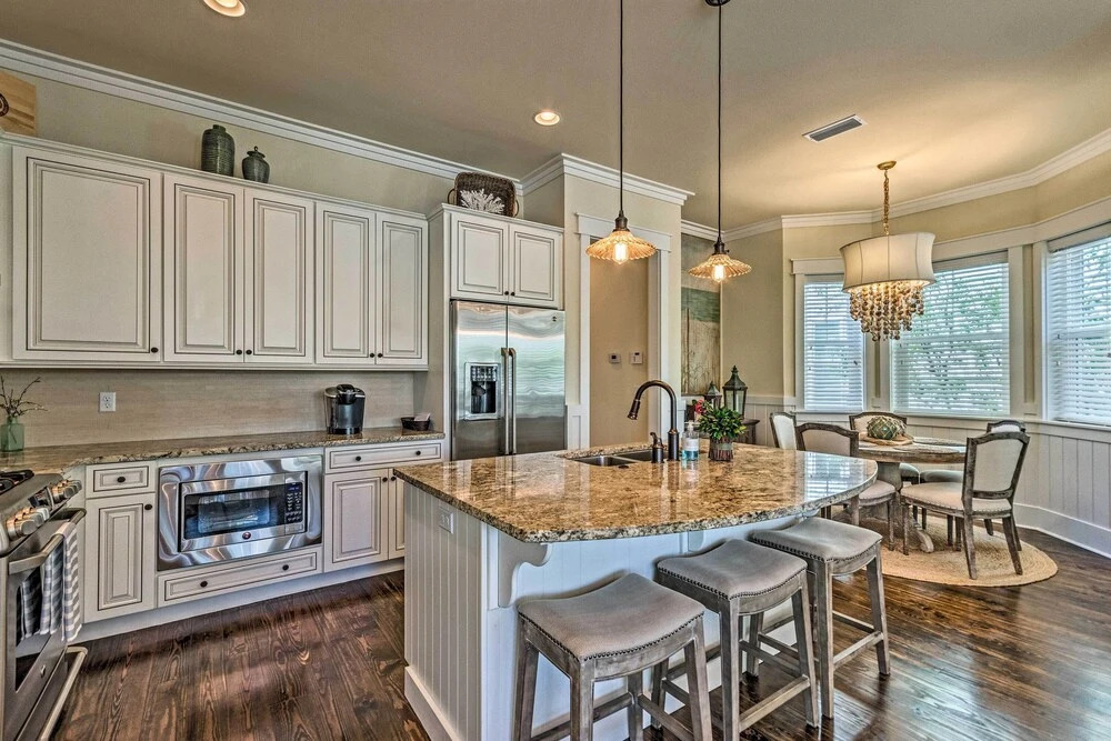 Beach Oasis w/ Pool Access, ~ 1 Mi to Shore!