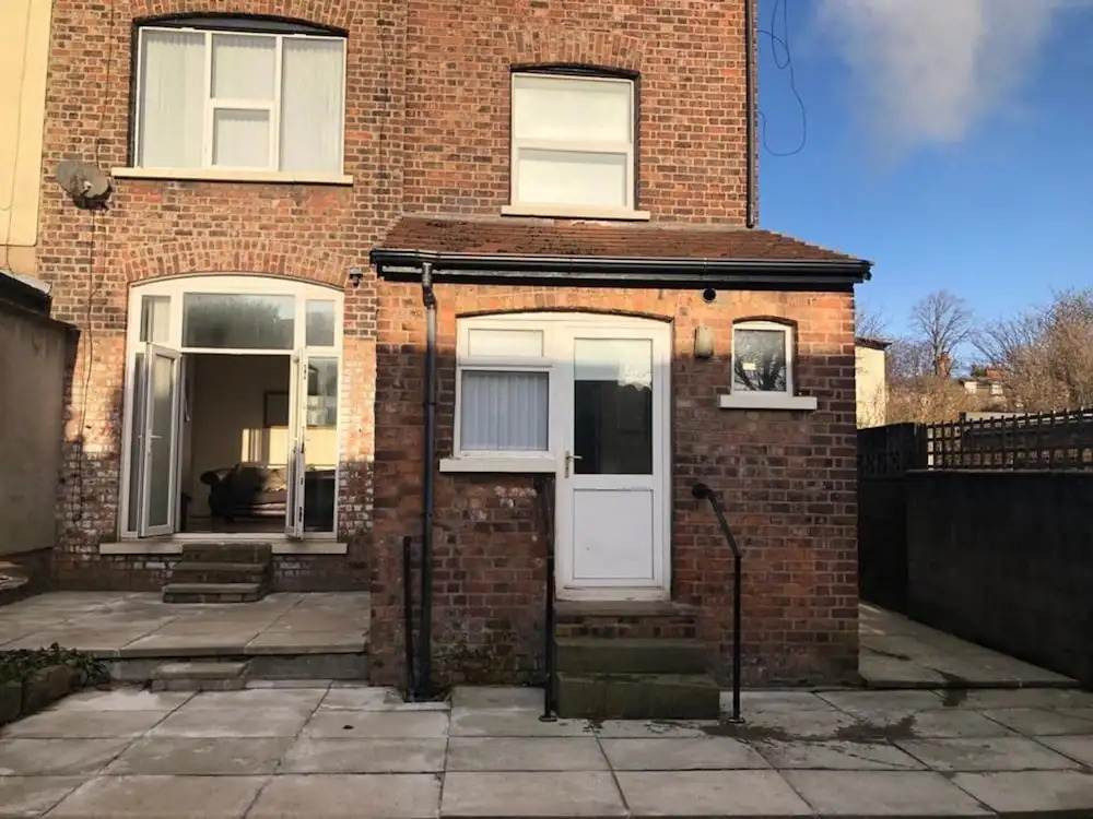 Large eight bedroom house