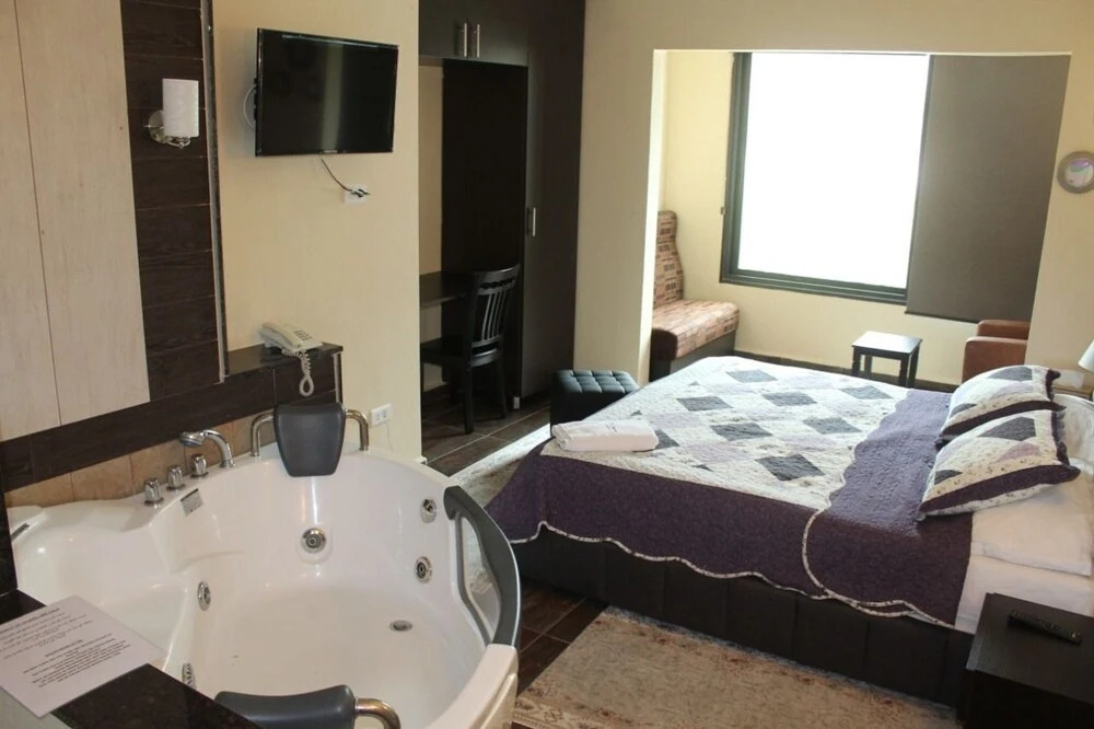 Aristo House Hotel