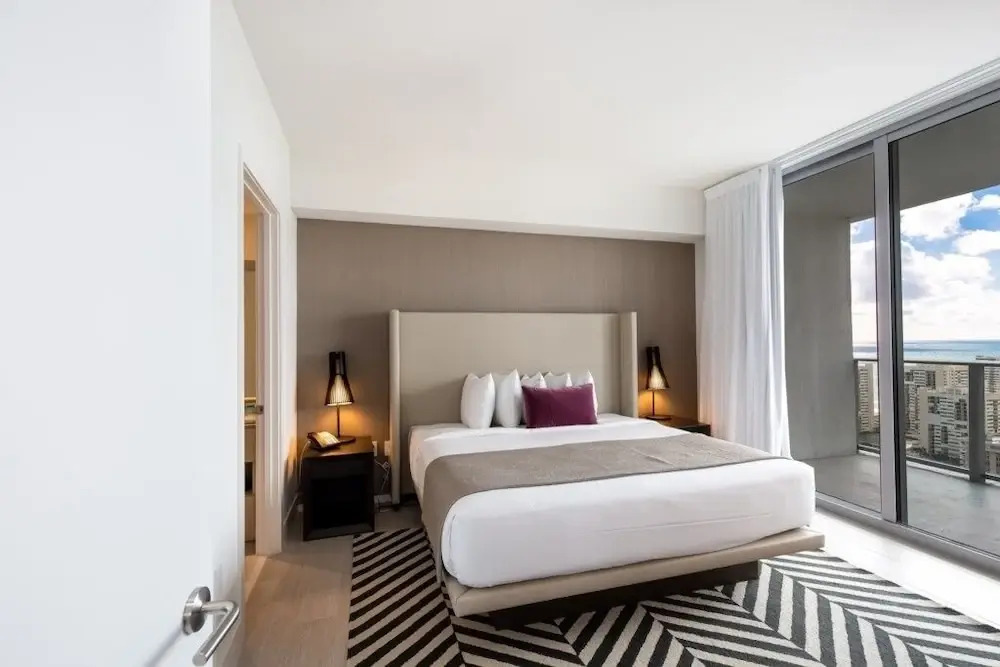 Hyde Beach House Luxury -resort 3 Bedroom Condo by RedAwning