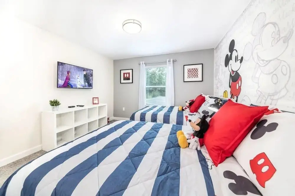 Chic Spacious With Private Pool Ideal Location