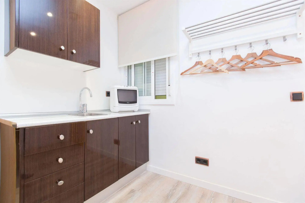 AinB Las Ramblas Colón Apartments