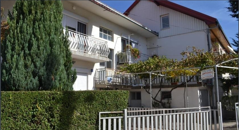 Antonio Apartments