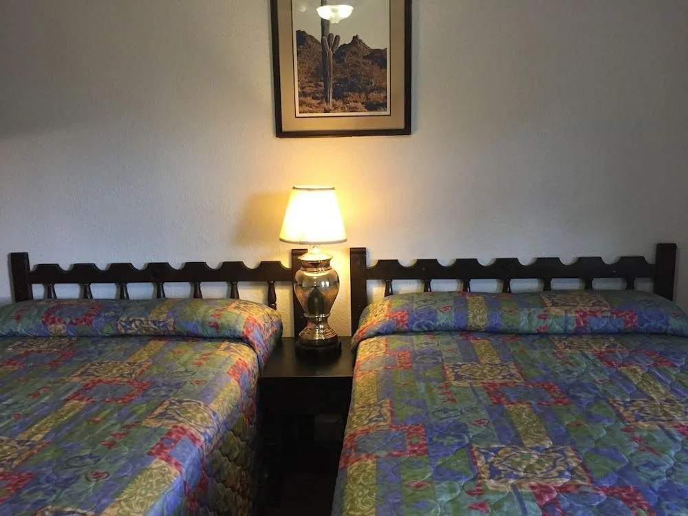 Delux Inn