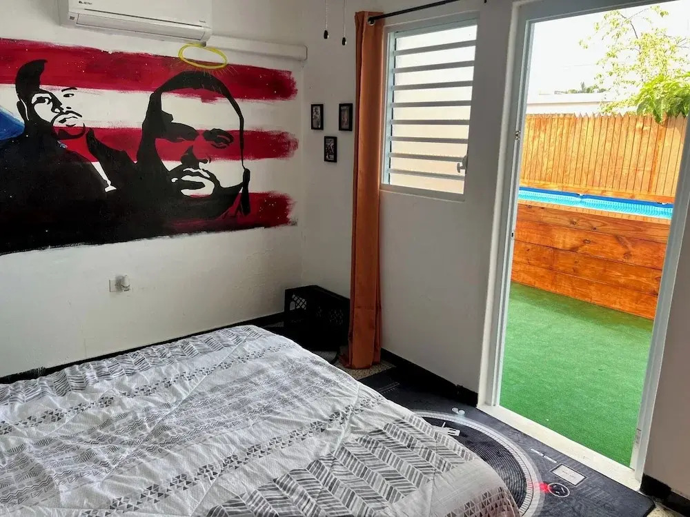 Music 1 Bedroom With Pool,parking Near Airport