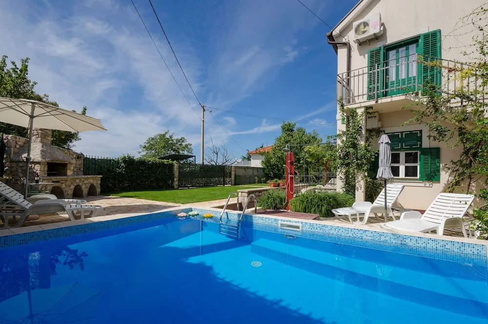 VILLA BARETIC